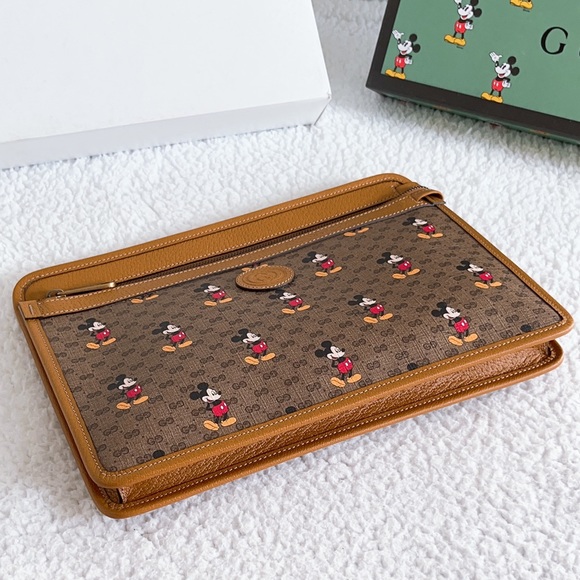 Authentic Gucci X Disney Clutch Pouch Mickey Mouse Mini GG Supreme Canvas - Picture 8 of 16